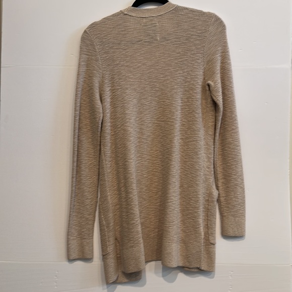 Abercrombie & Fitch. Small. - Picture 3 of 3